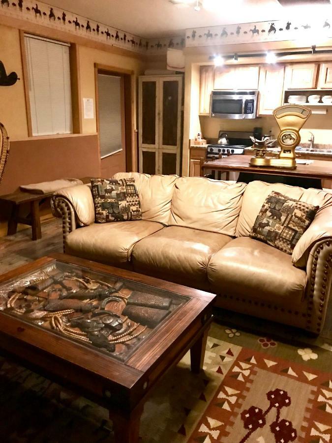 Cowboy'S Lodge Gardiner Buitenkant foto